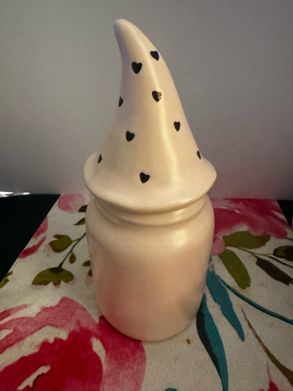 Rae Dunn CANDY HEARTS Gnome Topper Valentines Day Canister / Artisan Collection - Picture 6 of 13